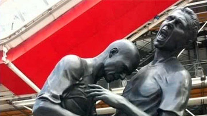 В Париже представили памятник драки Зидана и Матерацци