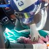 Дорожный патруль Таиланда научился принимать роды