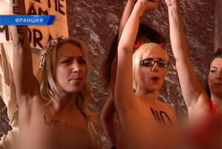 Femen добрались до Венеры Милосской