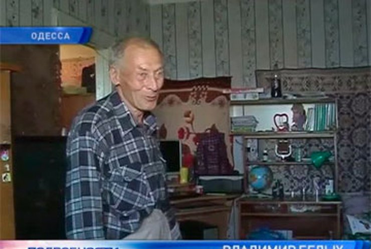 Одесский дедушка в одиночку воспитывает троих внуков