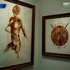 Американец пишет картины собственной кровью
