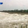 Тысячи зрителей наблюдали за необычным приливом на реке Цянь-Тан