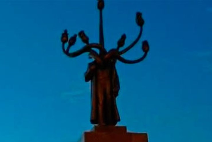 Скульптор из Бухареста превратил Ленина в гидру