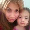 Мать приклеила двухлетнюю дочь к стене и тянула, срывая кожу