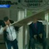 Тренер румынской команды запустил в арбитра медицинскими носилками