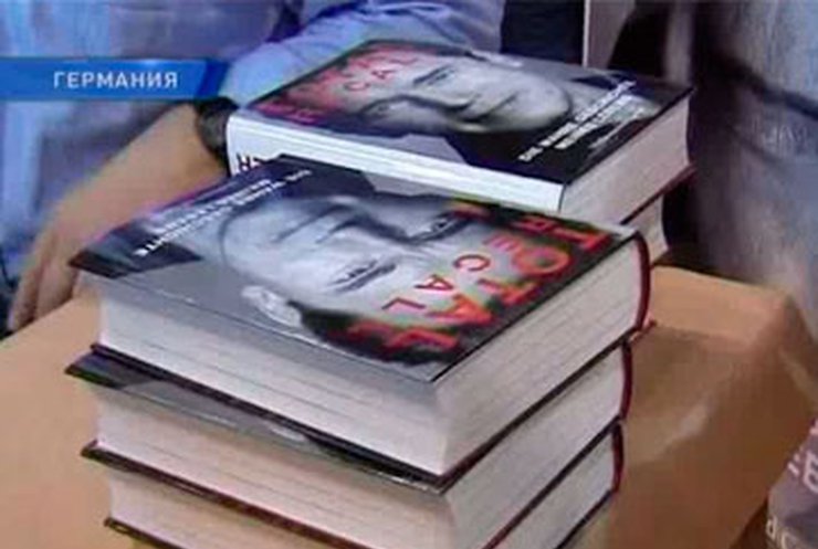 На книжной ярмарке Арнольд Шварценеггер презентовал свою автобиографию