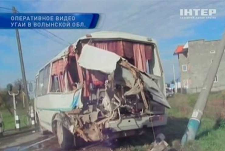 На Волыни поезд столкнулся с автобусом