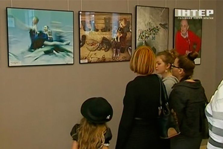 В Киеве открылась фотовыставка "День-2012"