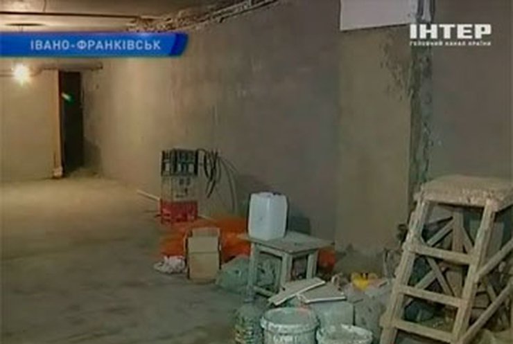В Ивано-Франковске из-за расстройки подвала разрушается жилой дом