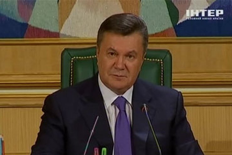 Янукович предупредил Богатыреву, что рассмотрит ее работу под микроскопом