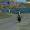 Жителям села на Харьковщине приходится идти в центр по трассе