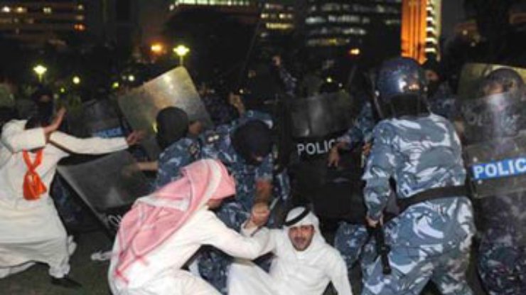 Массовые протесты в Кувейте угрожают правящей династии