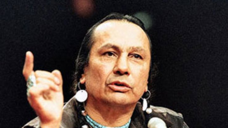 В США в резервации умер известный актер и борец за права индейцев