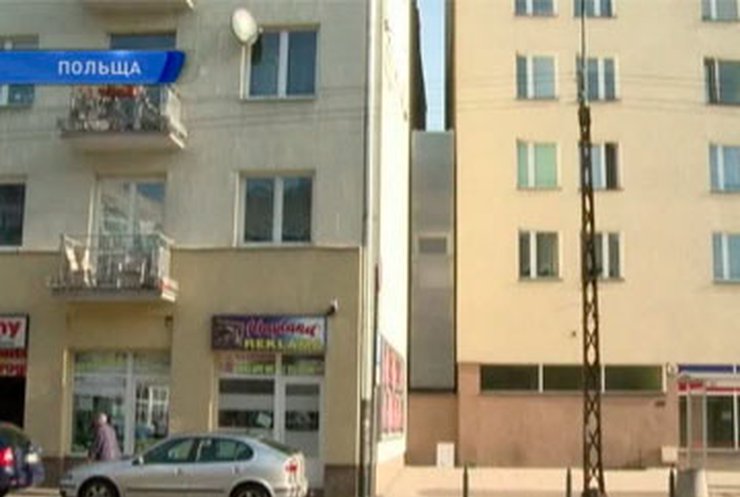 В самый узкий дом в мире заселился первый житель