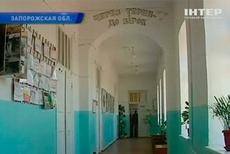 Украинские школы без поддержки властей рушатся