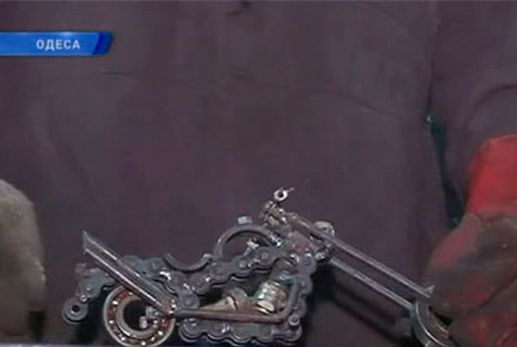 Одесский автомеханик делает из старых запчастей модели мотоциклов