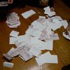 На Луганщине милиционер телом защитил бюллетени от уничтожения