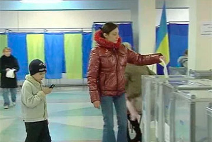 В Донецке подсчитывали количество избирателей специальным счетчиком