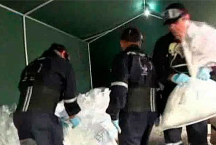 В Перу сожгли десять тонн наркотиков