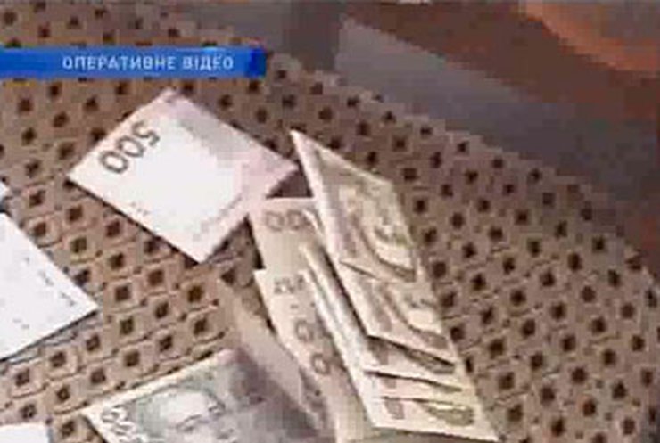 Хотинского чиновника обязали к штрафу, который в 5 раз меньше полученной взятки