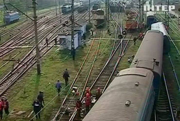 Янукович поручил установить причину аварии поезда "Киев-Севастополь"