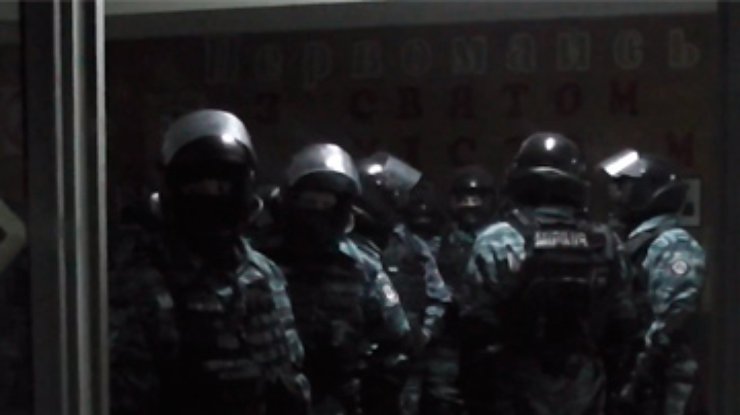 "Беркут" оккупировал избирком проблемного округа на Николаевщине