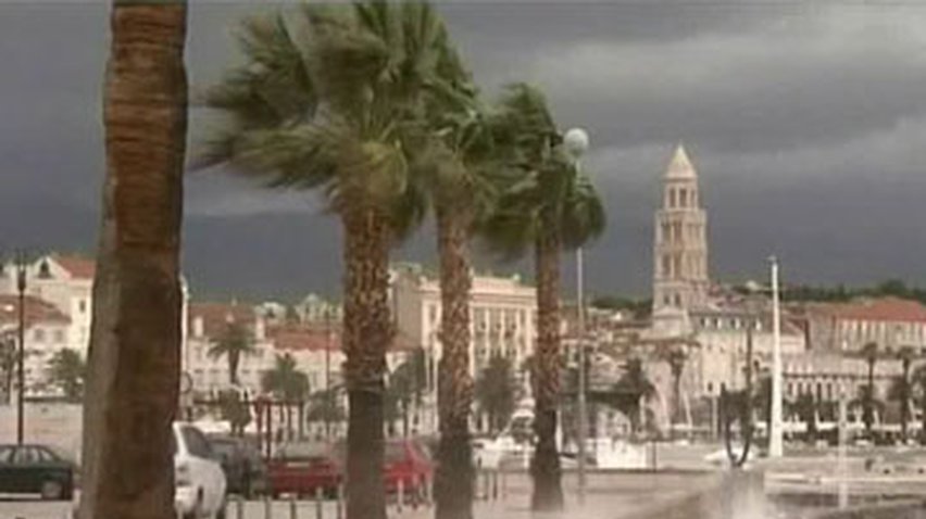 Хорватия оказалась под ударом мощного урагана
