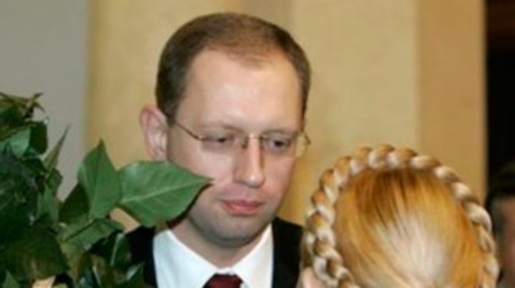 Яценюк перестал просить Тимошенко окончить голодовку