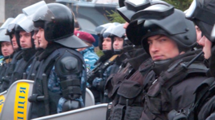 "Беркутовцев", изъявших протоколы округа в Каневе, атаковали на машине