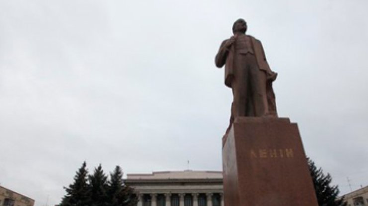 Ленина в Житомире отправили на три буквы