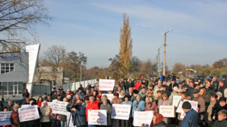 Жители Кременчуга митинговали с требованием вернуть пляж в затоне Днепра