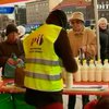 В Таллине возмущенные фермеры бесплатно раздавали молоко