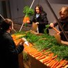 Испанский театр заменил билеты на морковь