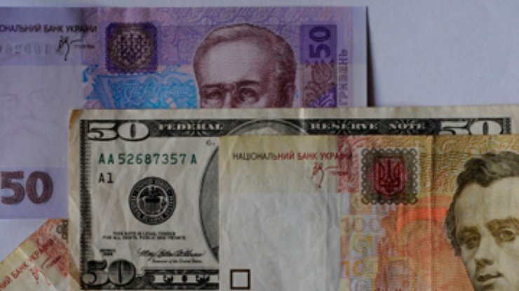 Гривна продолжила стремительное падение на межбанке