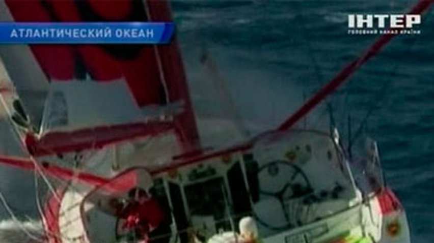 В кругосветной регате "Вендея Глоб" одна из яхт столкнулась с рыбацкой лодкой