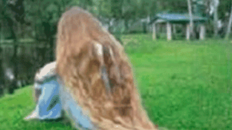 Украинка, не стригшаяся 28 лет, побила рекорд длины волос