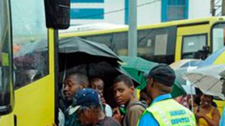 На Ямайке проповедникам запретили работать в автобусах