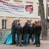 Французский мэр завершил голодовку под зданием парламента