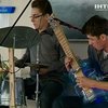 Польские студенты собрали гитары и барабаны из мусора