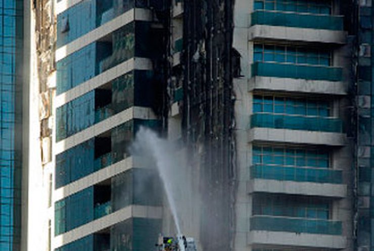 Пожар в 34-этажном небоскребе в Дубае тушили пять часов