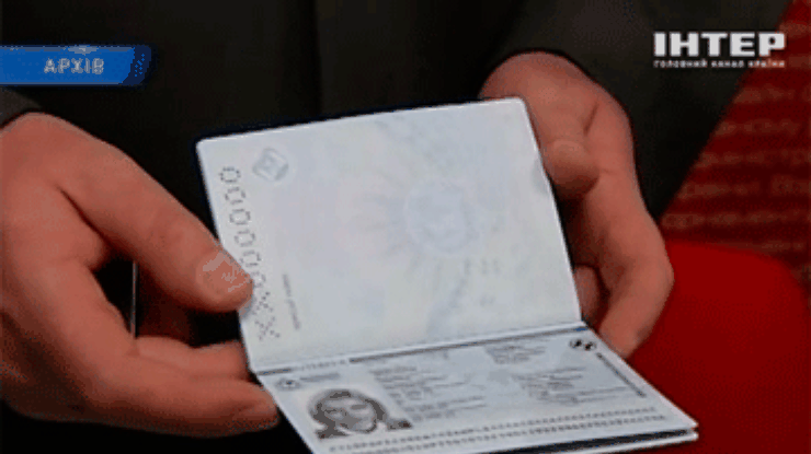 Янукович наложил вето на закон о биометрических паспортах