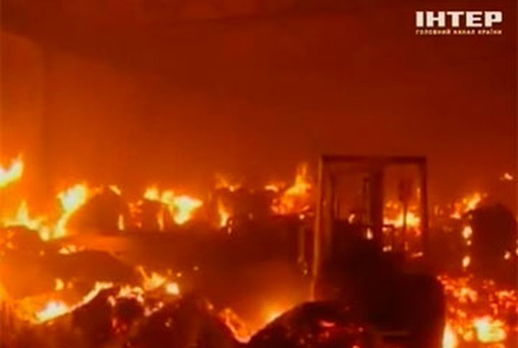 В Одессе сгорел склад макулатуры