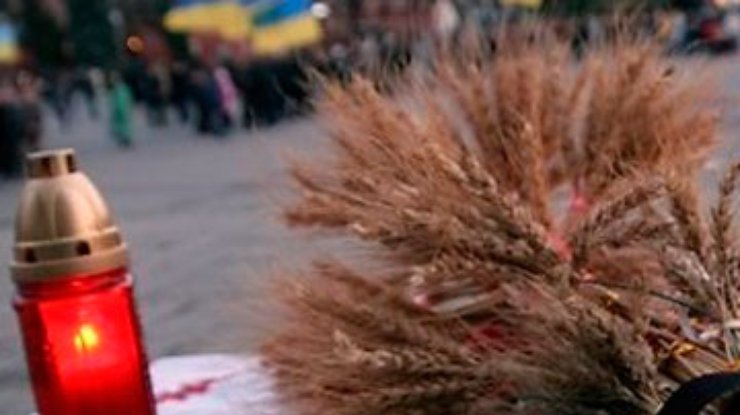 Тысяча человек молились во Львове в память жертв голодоморов