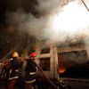 В Бангладеш горит фабрика: В здании заблокированы сотни человек