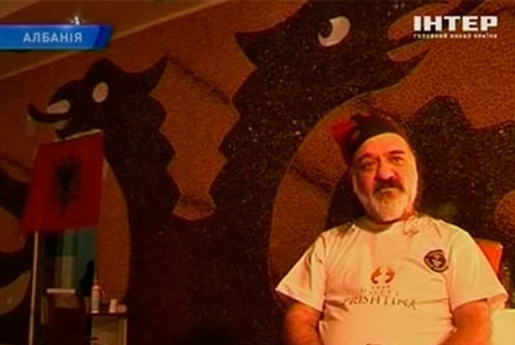 Албанец создал крупнейший в мире флаг из фасолин