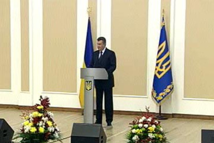 Янукович подписал закон о биометрических паспортах