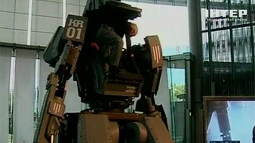 В Японии представили прототип боевого робота