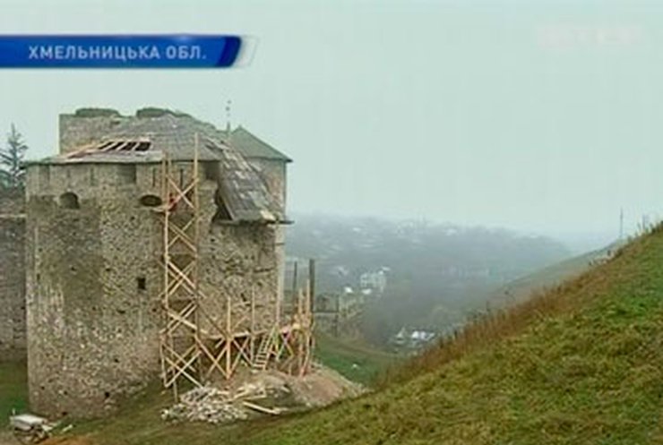 В Каменце-Подольском реставрируют западную башню старого замка