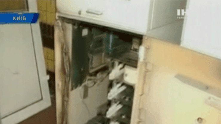 В Киеве с помощью газового резака ограбили банкомат