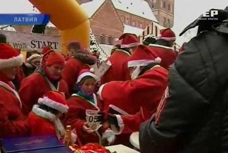 В Риге устроили массовый забег Санта-Клаусов